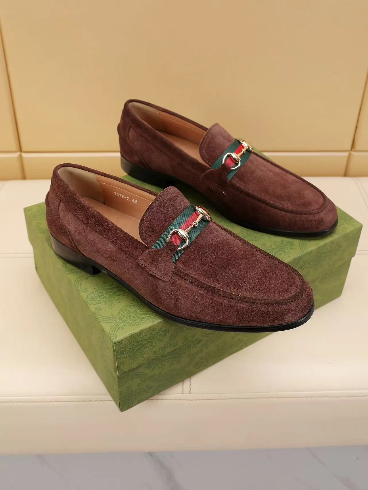 Men's men's shoes 💰440 🆘【GUCCI】Gucci ·🐂里· Hot-selling beanie shoes, top brand luxury, top quality, latest fashion beanie shoes.. The upper is made of original high mercerized smooth cow suede. (Full top-layer water-dyed 🐂 leather and lining). The original stylish and stylish soft rubber wear-resistant and non-slip outsole is light and comfortable on the foot, available in 3 colors! Matching code: 39-45 (38.46. Customized)